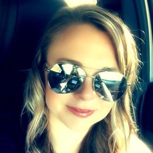 Meet your Posher, Courtney